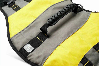 Trail Teck Pet Lifejacket close-up showing reinforced rescue handle and durable stitching for lifting and controlling dogs in water